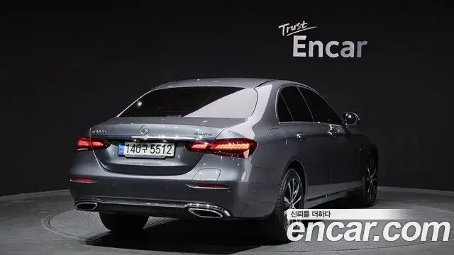 Mercedes-Benz E-Class 2021 — Photo 2/20