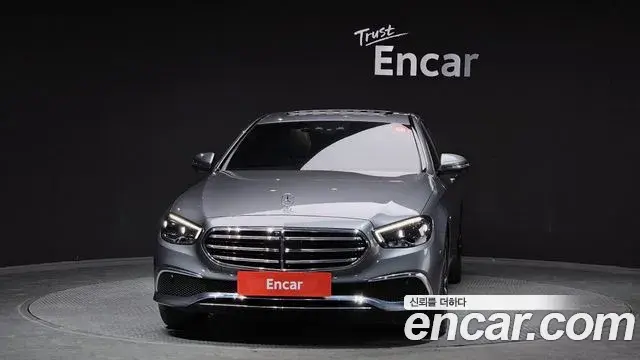 Mercedes-Benz E-Class 2021 — Photo 3/20