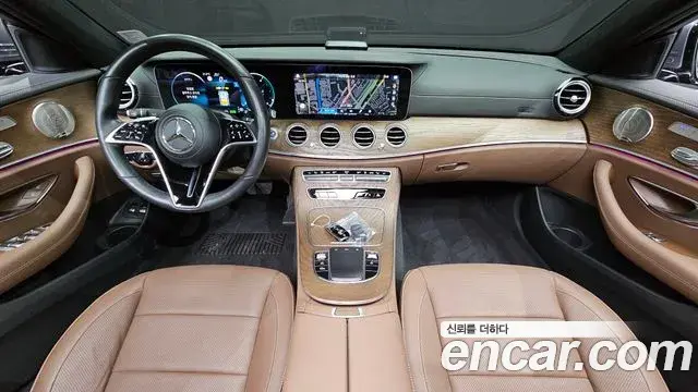 Mercedes-Benz E-Class 2021 — Photo 10/20