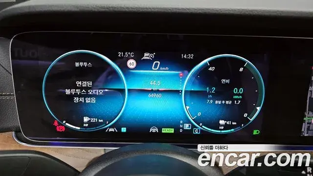 Mercedes-Benz E-Class 2021 — Photo 7/20