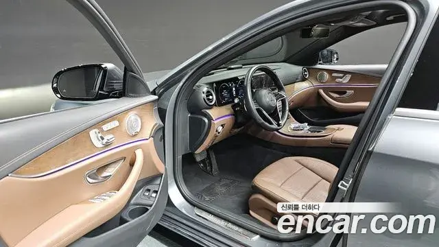 Mercedes-Benz E-Class 2021 — Photo 9/20