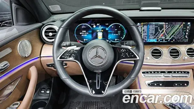 Mercedes-Benz E-Class 2021 — Photo 15/20