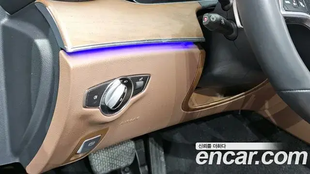 Mercedes-Benz E-Class 2021 — Photo 19/20