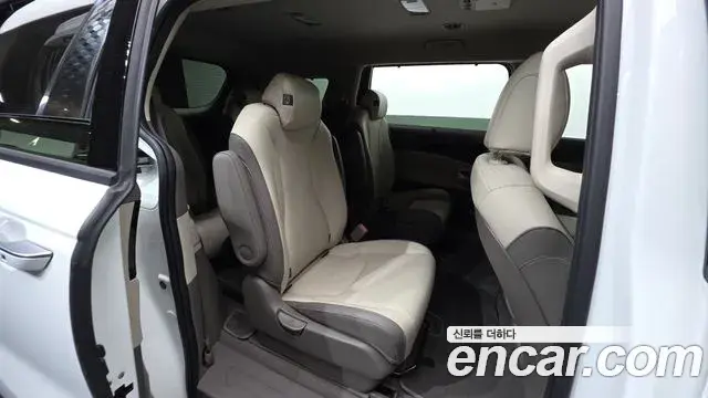 Kia Carnival 2022 — Фото 12/20