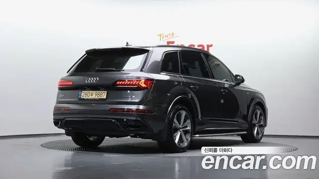 Audi Q7 2022 — Photo 30/34