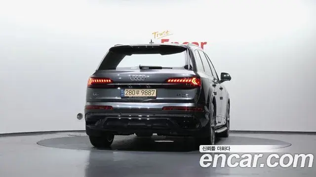 Audi Q7 2022 — Photo 27/34