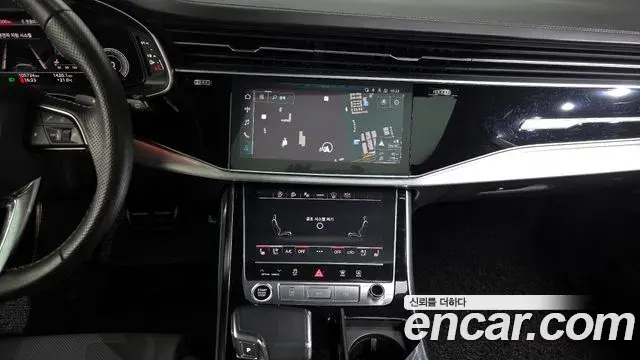 Audi Q7 2022 — Photo 8/34