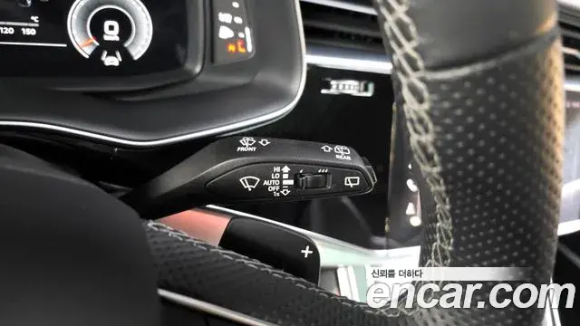 Audi Q7 2022 — Photo 17/34