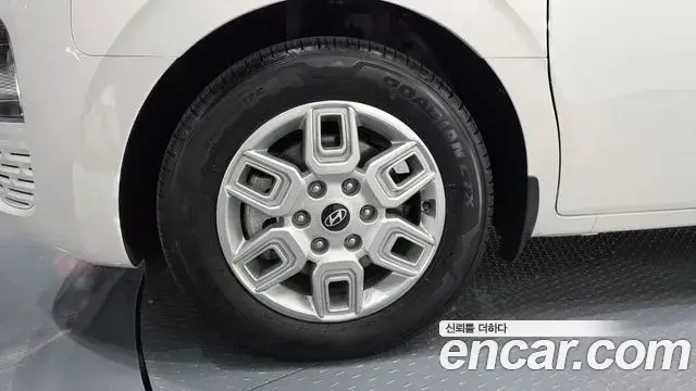 Hyundai Staria 2024 — ფოტო 9/20