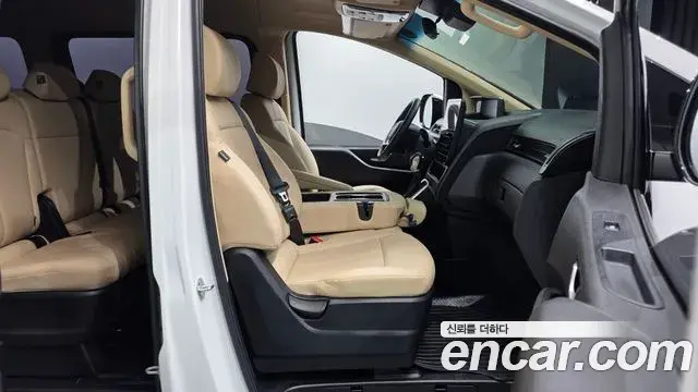 Hyundai Staria 2024 — ფოტო 1/20