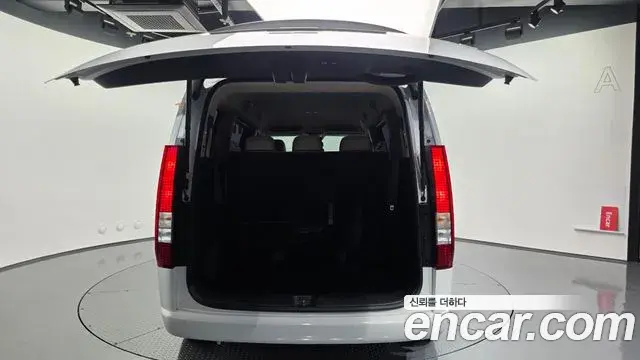 Hyundai Staria 2024 — ფოტო 19/20