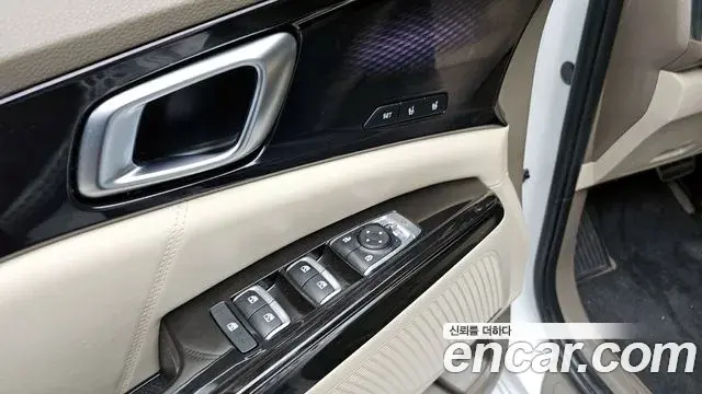 Kia Carnival 2021 — Photo 17/20