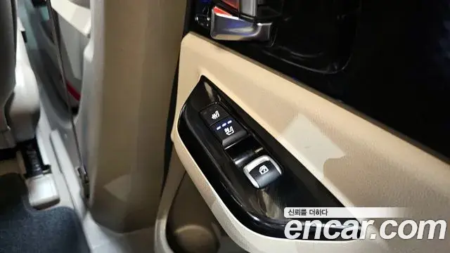 Kia Carnival 2021 — Photo 19/20