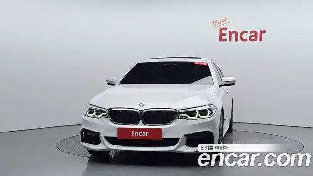 BMW 5 Series 2019 — Şəkil 24/37