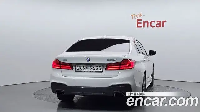 BMW 5 Series 2019 — Şəkil 29/37