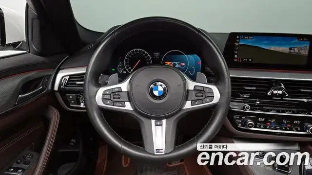BMW 5 Series 2019 — Şəkil 10/37