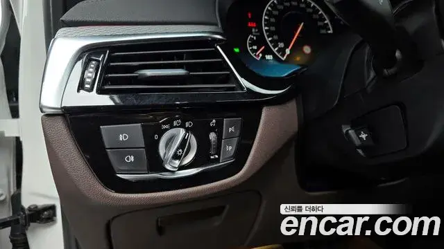 BMW 5 Series 2019 — Şəkil 6/37