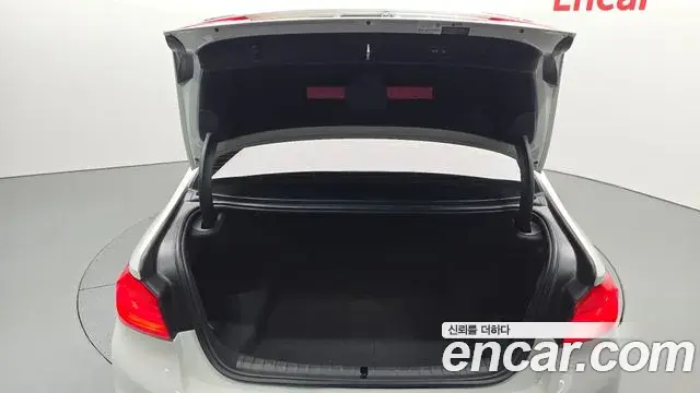 BMW 5 Series 2019 — Şəkil 25/37