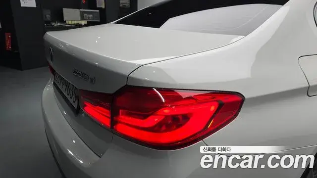 BMW 5 Series 2019 — Şəkil 31/37