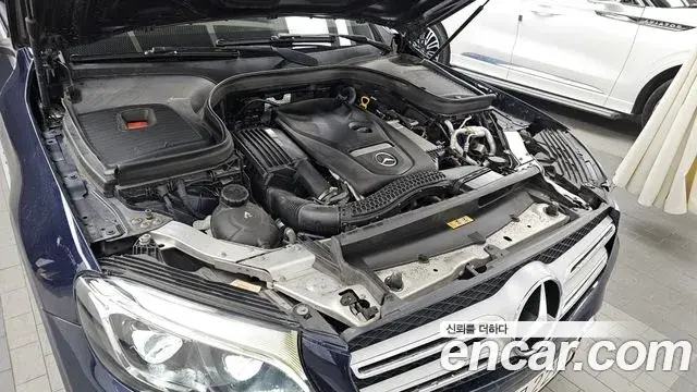 Mercedes-Benz GLC-Class 2019 — Şəkil 28/33