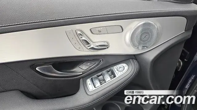 Mercedes-Benz GLC-Class 2019 — Şəkil 17/33