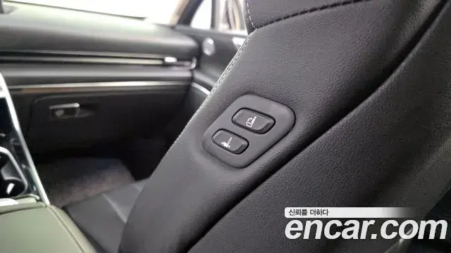 Genesis GV80 2021 — Photo 17/34