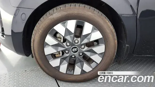 Hyundai Staria 2021 — ფოტო 32/33
