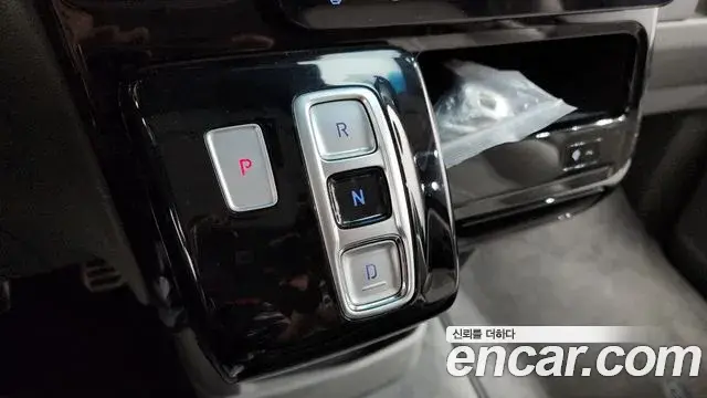 Hyundai Staria 2021 — ფოტო 7/33