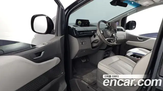 Hyundai Staria 2021 — ფოტო 2/33