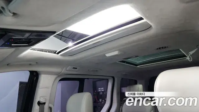 Hyundai Staria 2021 — ფოტო 24/33