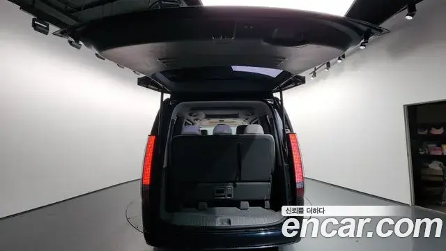 Hyundai Staria 2021 — ფოტო 18/33