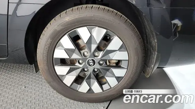 Hyundai Staria 2021 — ფოტო 16/33