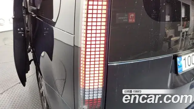 Hyundai Staria 2021 — ფოტო 17/33