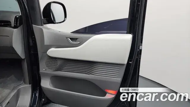 Hyundai Staria 2021 — ფოტო 4/33