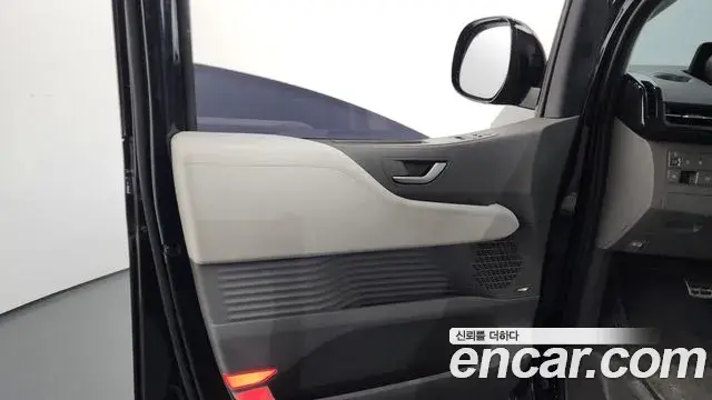 Hyundai Staria 2021 — ფოტო 20/33