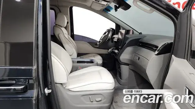 Hyundai Staria 2021 — ფოტო 22/33