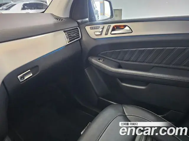 Mercedes-Benz GLE-Class 2018 — Фото 13/20