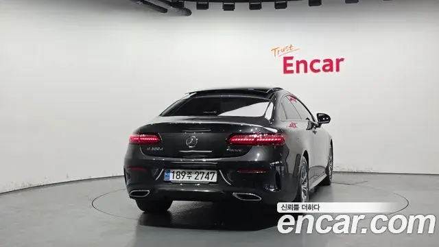 Mercedes-Benz E-Class 2023 — Şəkil 19/20