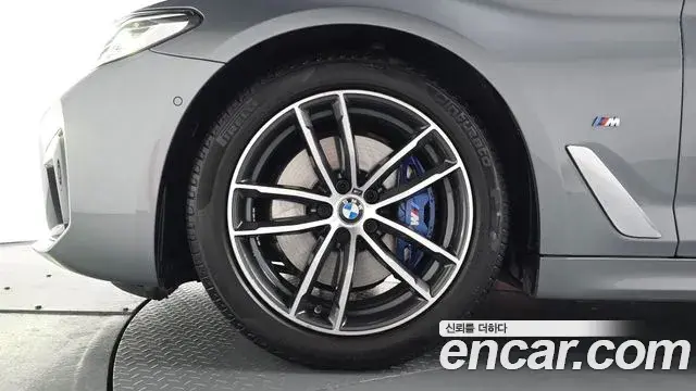 BMW 5 Series 2023 — Photo 18/20