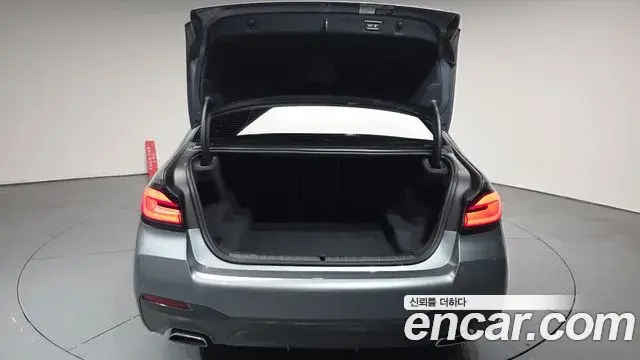 BMW 5 Series 2023 — Photo 11/20