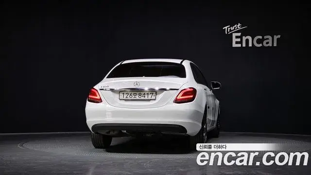 Mercedes-Benz C-Class 2020 — Photo 9/31