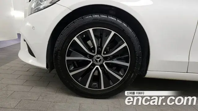 Mercedes-Benz C-Class 2020 — Photo 16/31