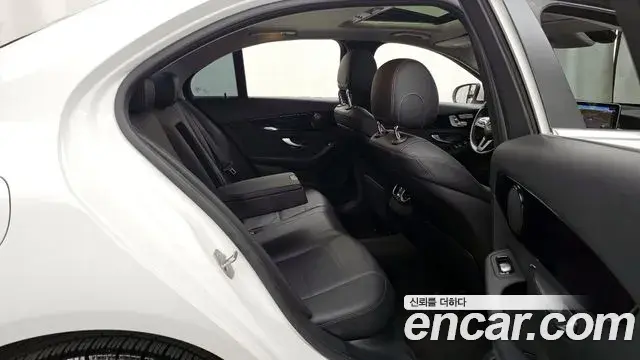 Mercedes-Benz C-Class 2020 — Photo 23/31