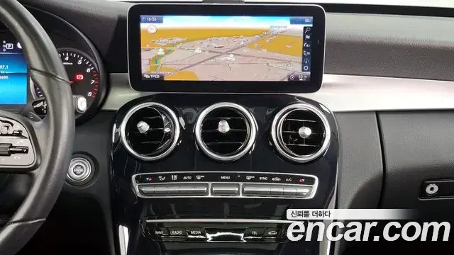 Mercedes-Benz C-Class 2020 — Photo 5/31