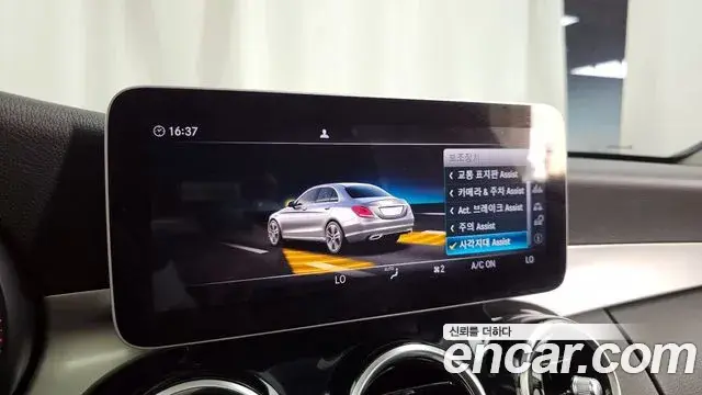 Mercedes-Benz C-Class 2020 — Photo 25/31