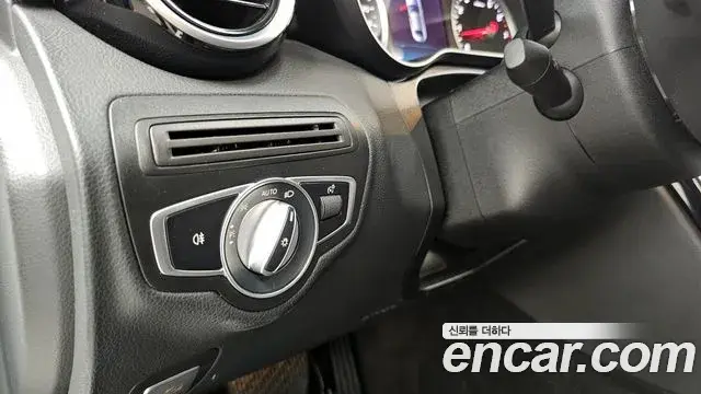 Mercedes-Benz C-Class 2020 — Photo 13/31