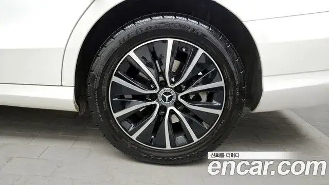 Mercedes-Benz C-Class 2020 — Photo 28/31