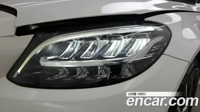 Mercedes-Benz C-Class 2020 — Photo 17/31