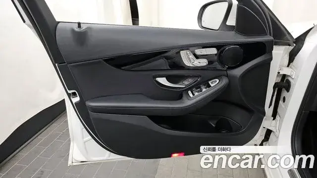 Mercedes-Benz C-Class 2020 — Photo 22/31