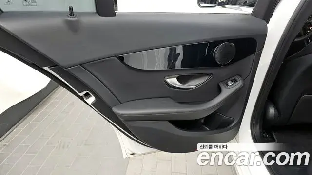Mercedes-Benz C-Class 2020 — Photo 2/31